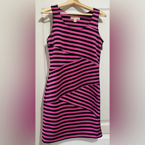 MICHAEL KORS BANDAGE STYLE DRESS SLEEVELESS STRIPED FULL SIDE ZIPPER IN SIZE 4 - Picture 7 of 8